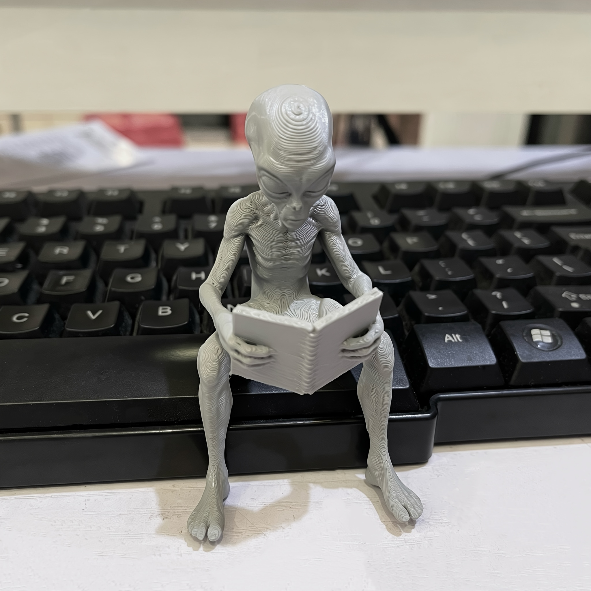 Figur Mini Alien 3D Print, Pat - Retro Gaming Desk Setup ulasan dan harga