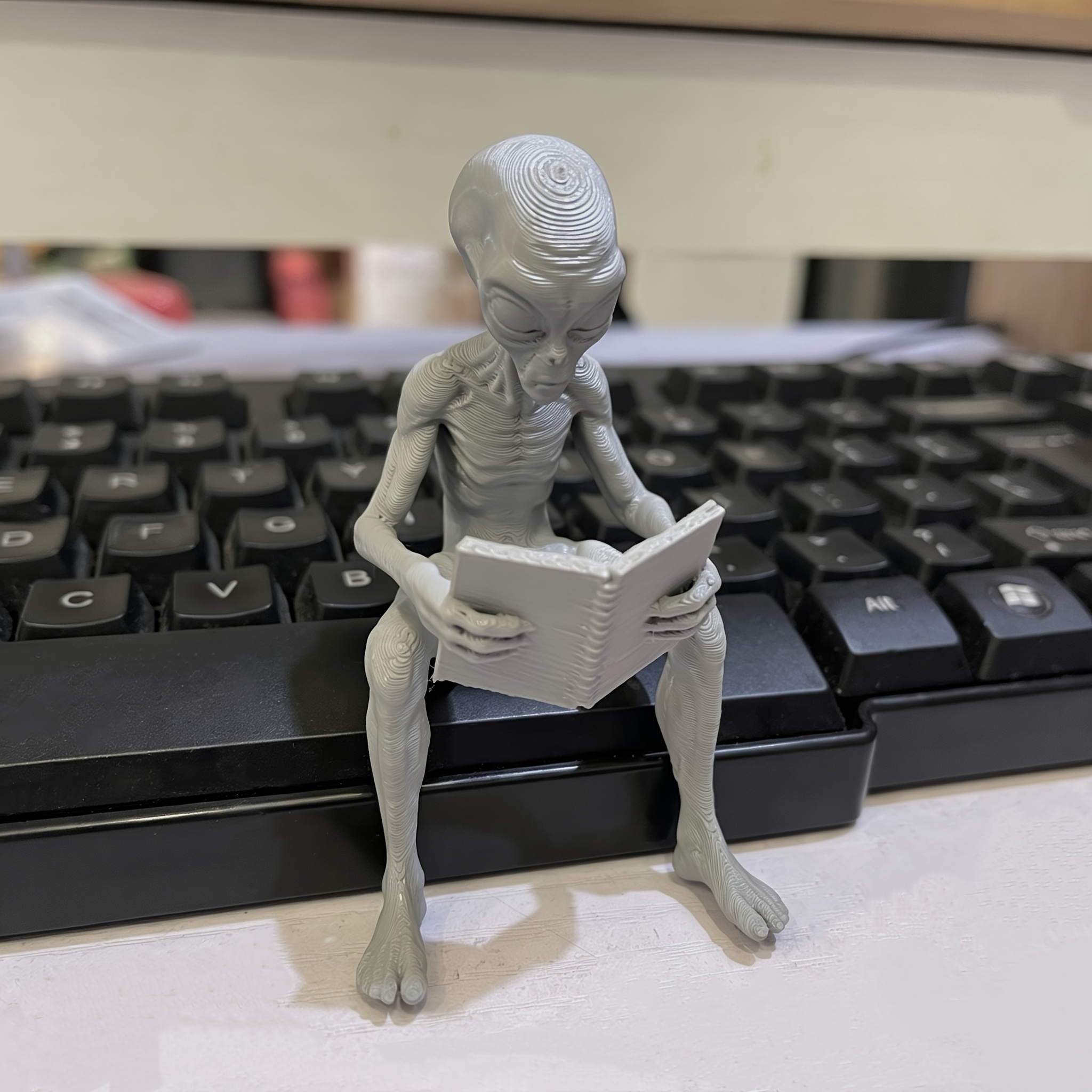 Figur Mini Alien 3D Print, Pat - Retro Gaming Desk Setup ulasan dan harga